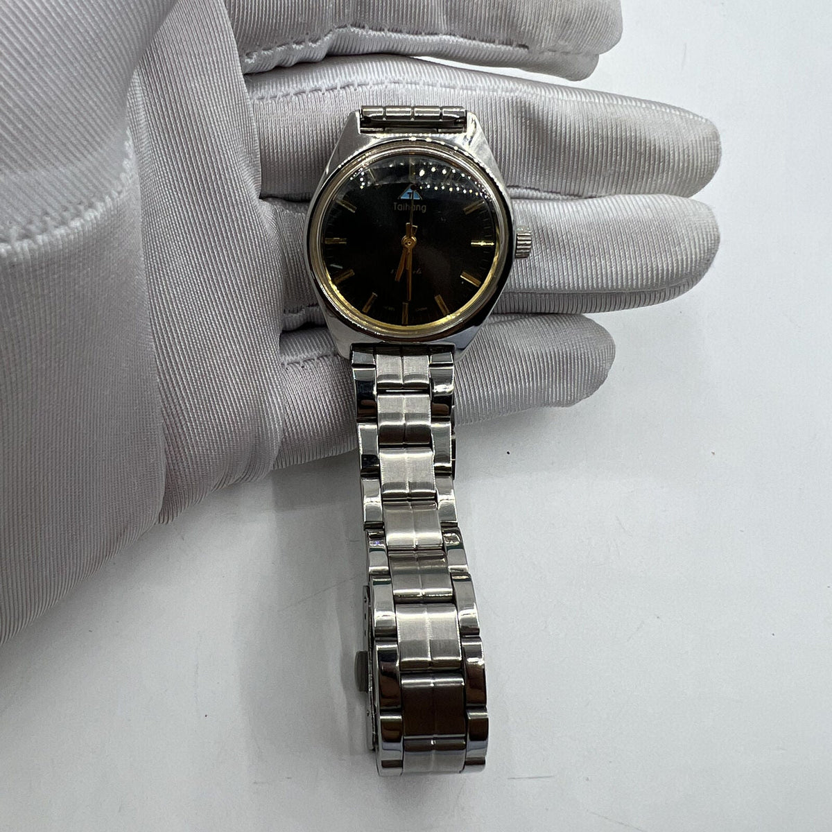 32mm Chinese Taihang manual watch with black dial, golden markers, 17 jewels precision movement