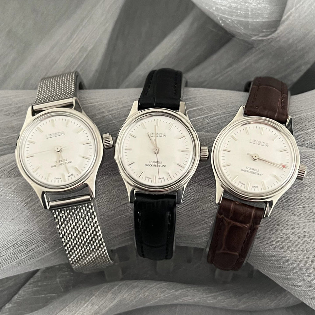 LEISDA Ladies 5520 Manual Wind Mechanical Watch Small Minimalist Vintage