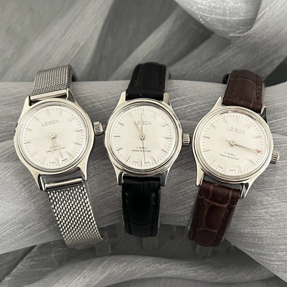 LEISDA Ladies 5520 Manual Wind Mechanical Watch Small Minimalist Vintage