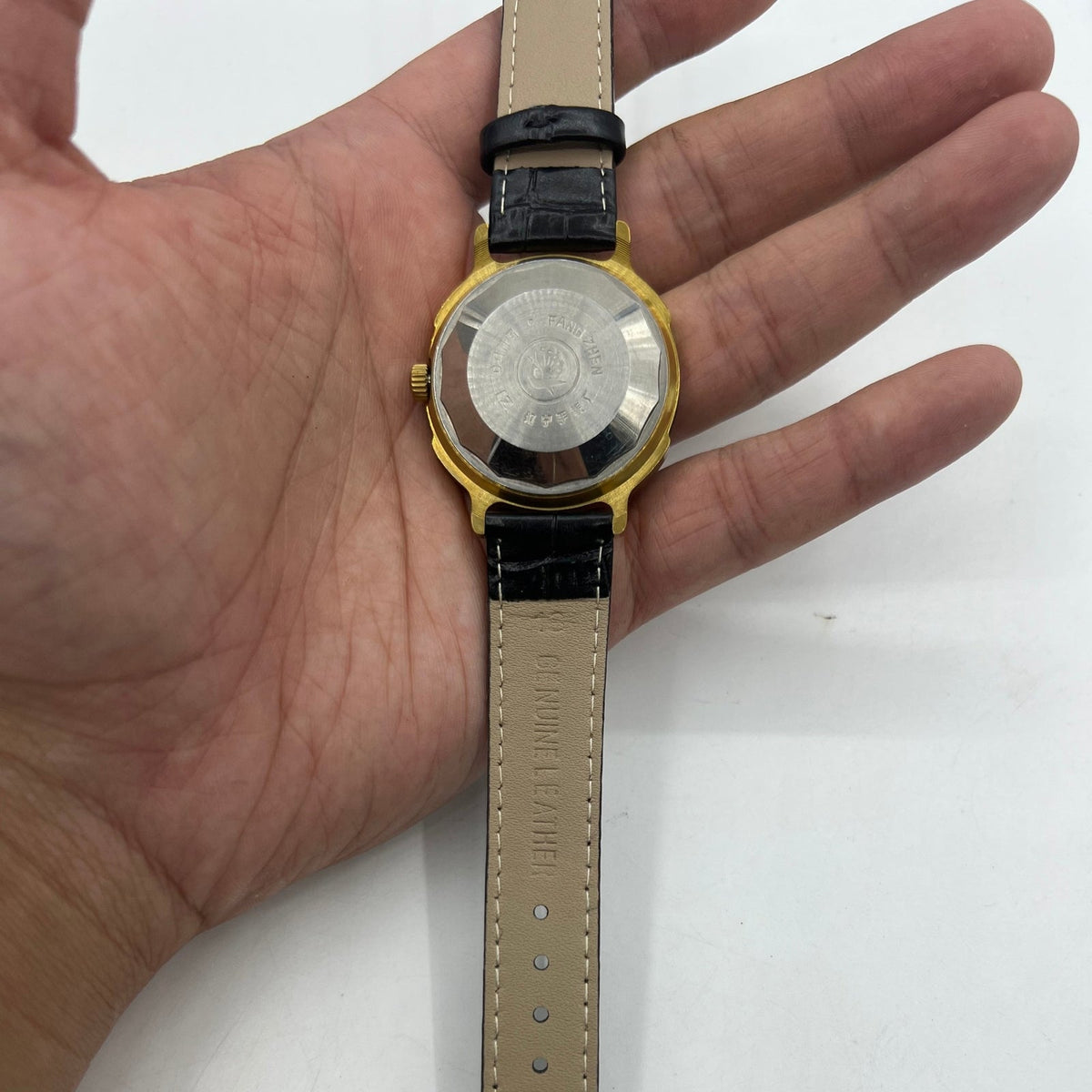 37mm Kongque automatic watch with black dial, Roman numerals, and 33 jewels for precise timekeeping.