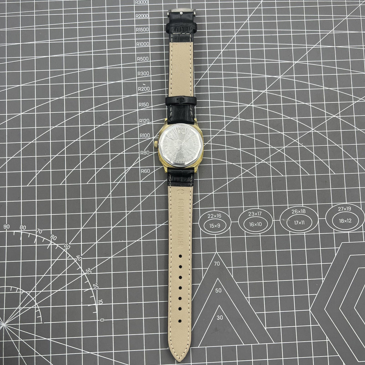 Black Dandong manual mechanical watch with 17 jewels, golden dial, single calendar for refined classic style.