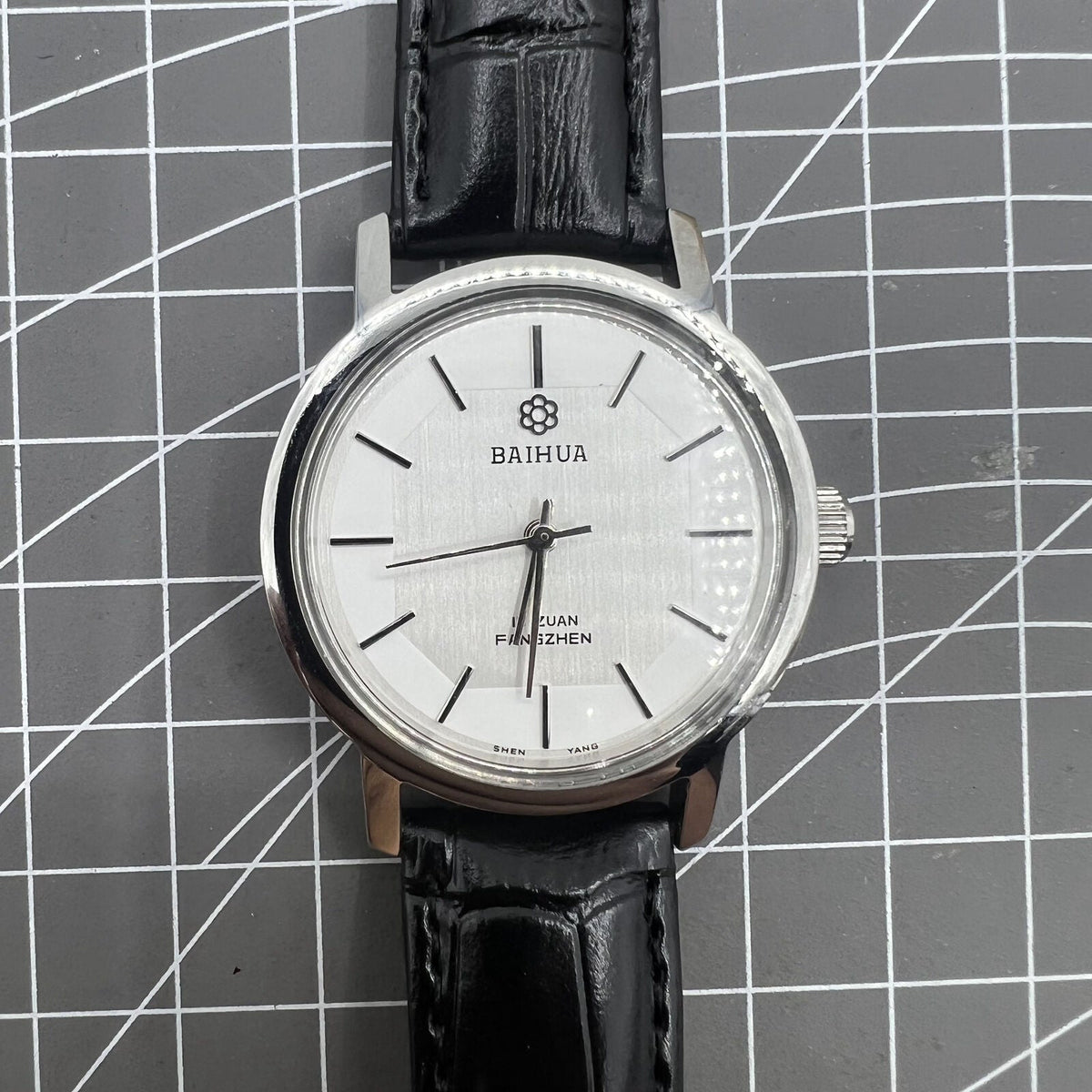 Baihua 37mm manual mechanical watch, silver dial, 19 jewels, shock-resistant for lasting durability.