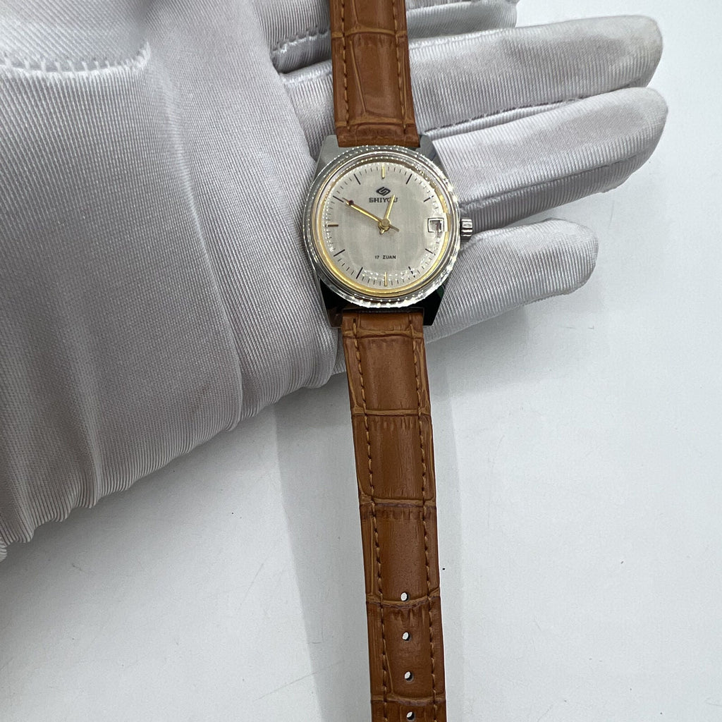 32mm Shiyou grey manual mechanical watch with 17 jewels, single date display, and refined elegant design.