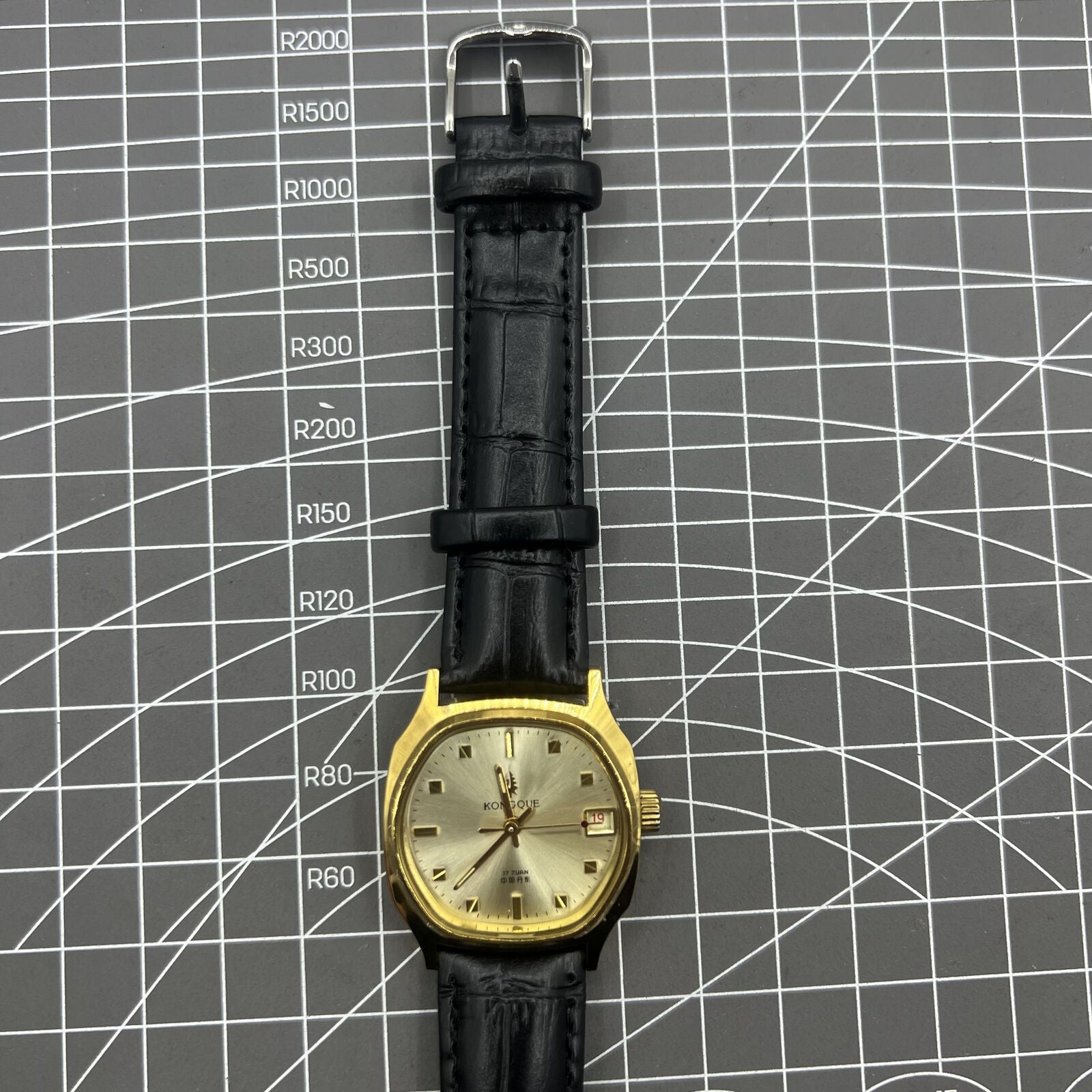 Black Dandong manual mechanical watch with 17 jewels, single calendar, and golden dial for classic elegance.