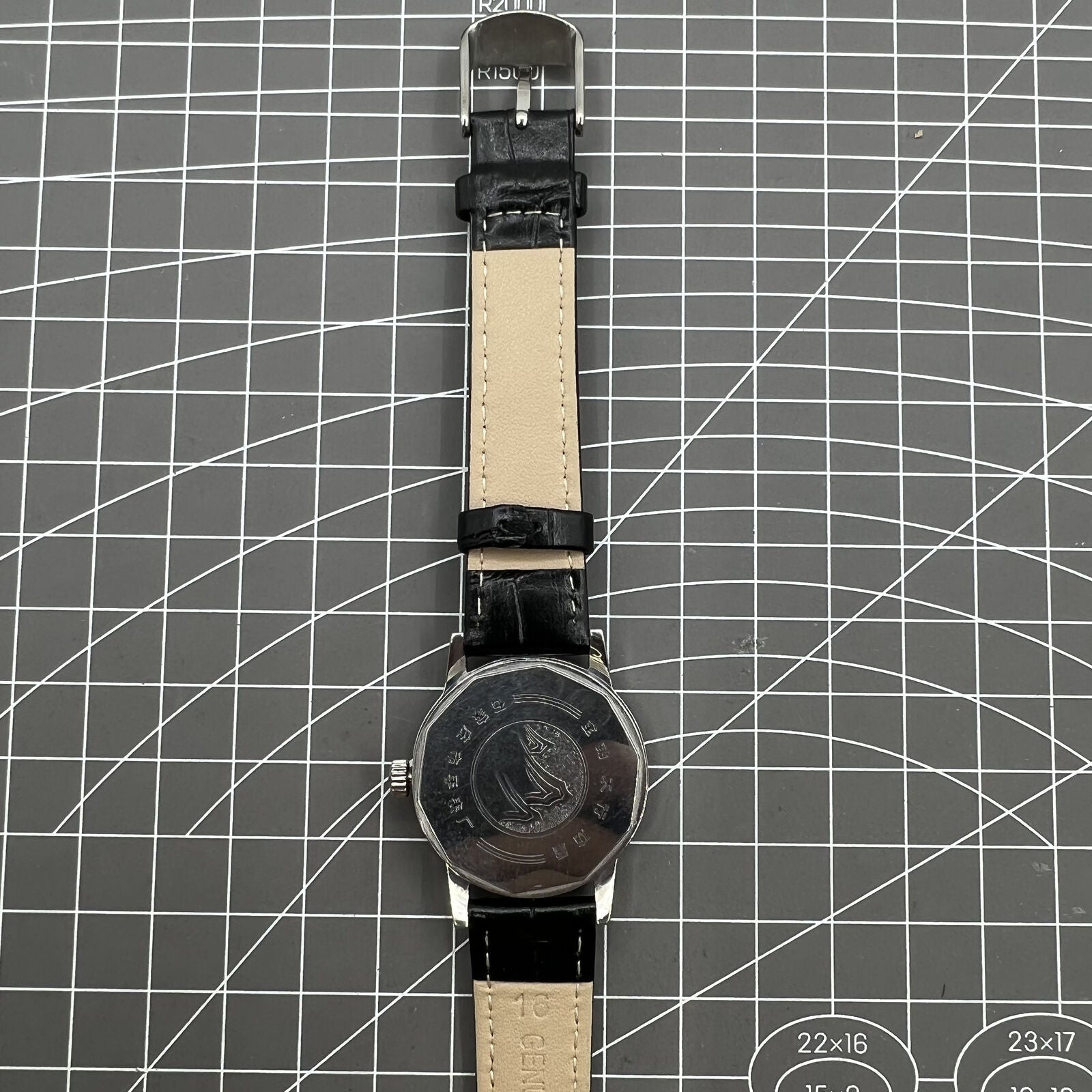 Taihang 32mm manual mechanical watch with black dial, golden markers, 17 jewels precision craftsmanship.