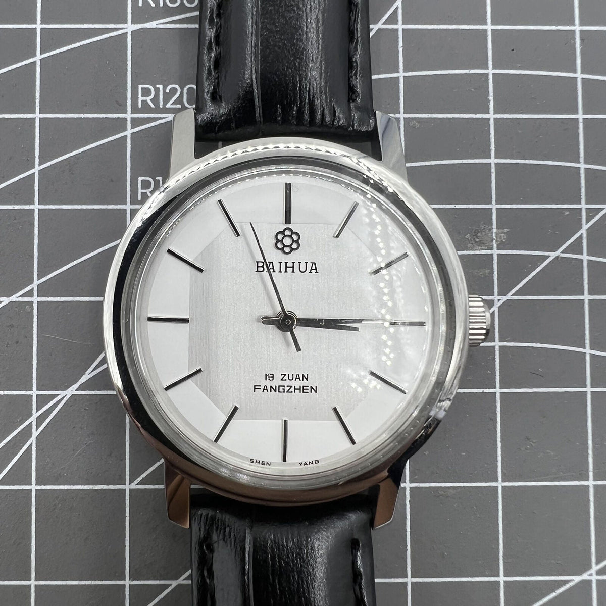 China Baihua 37mm manual mechanical watch with silver dial, 19 jewels, shock-resistant for lasting precision.