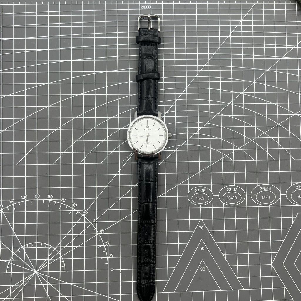 37mm Baihua manual mechanical watch with silver dial, 19 jewels, shock-resistant design for durability.