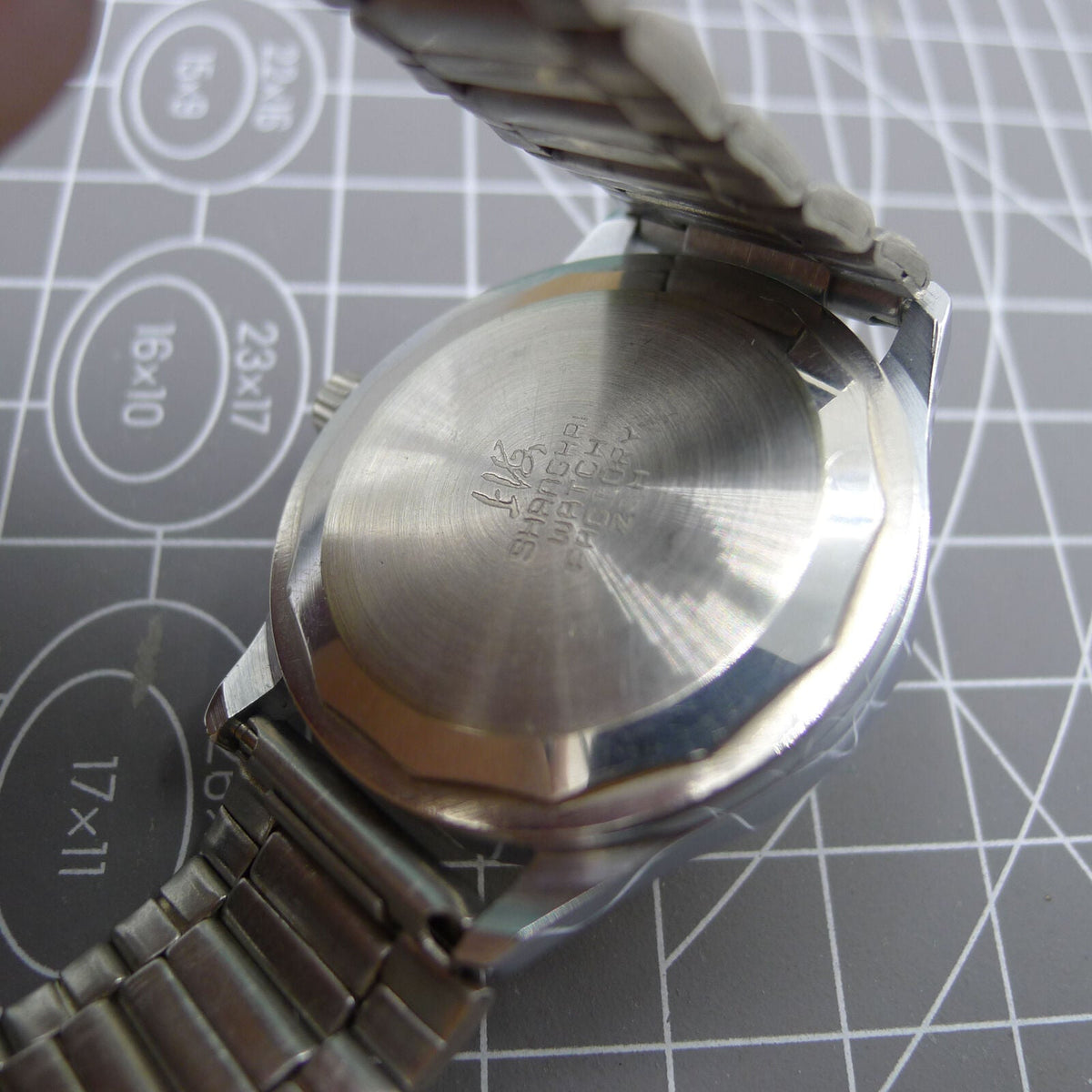 Shanghai Factory 36.5mm manual mechanical watch with 19 jewels, shock-resistant for lasting performance.