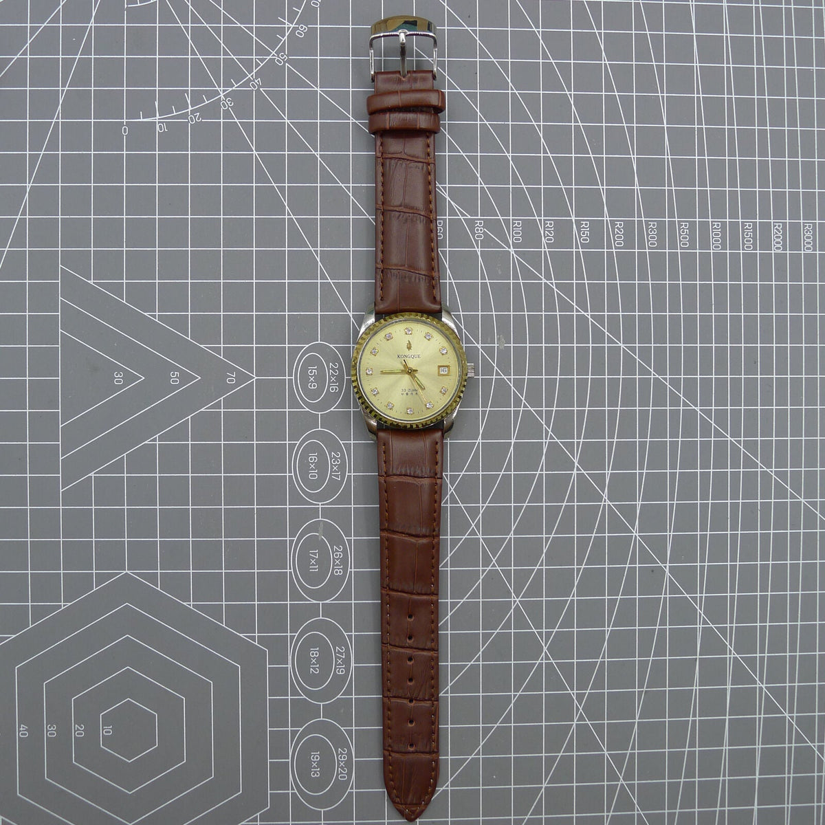 Dandong Peacock 37mm manual mechanical watch with golden dial, single calendar, 33 jewels, elegant design.