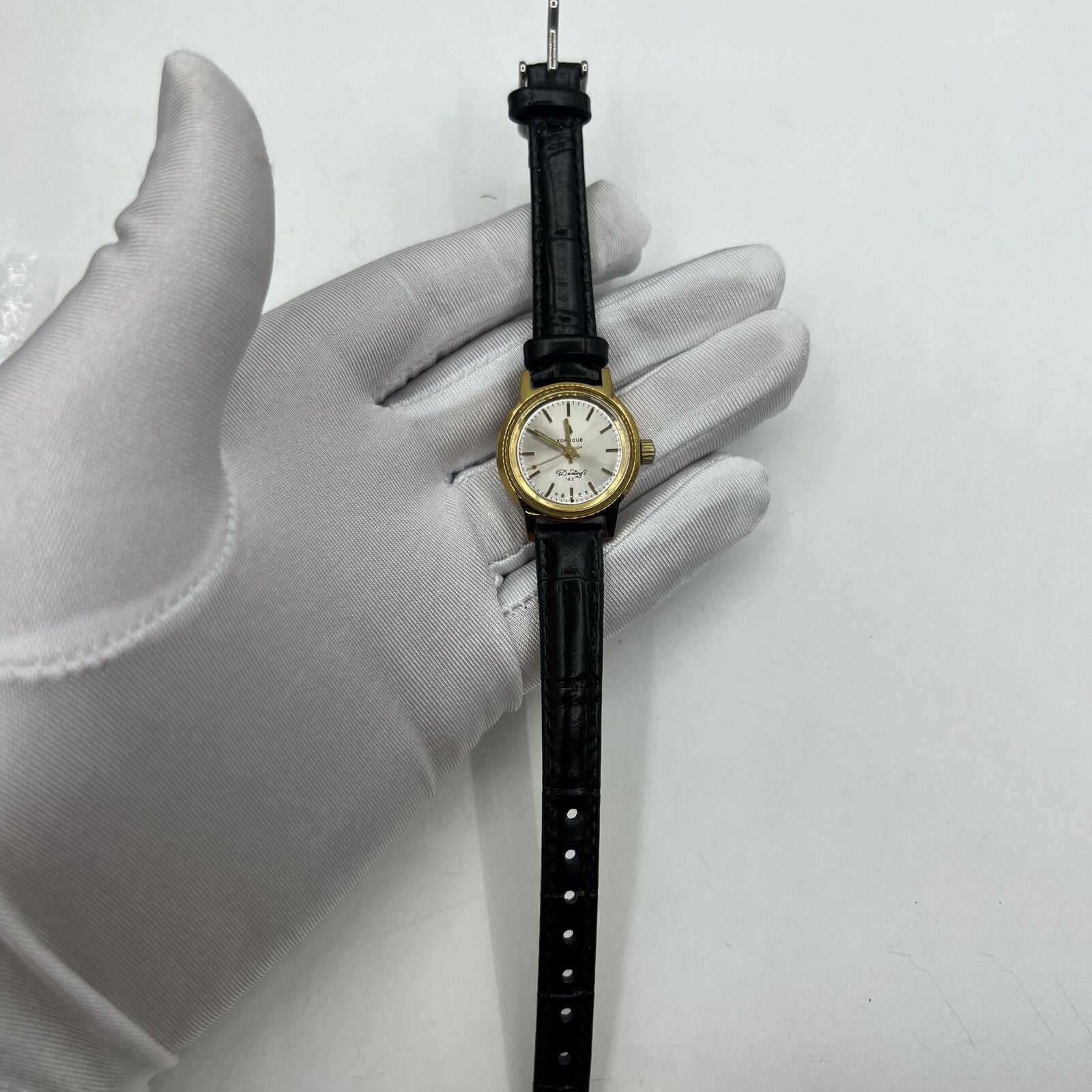 27mm Kongque silver dial watch with golden markers, manual mechanical movement, 19 jewels, China made.