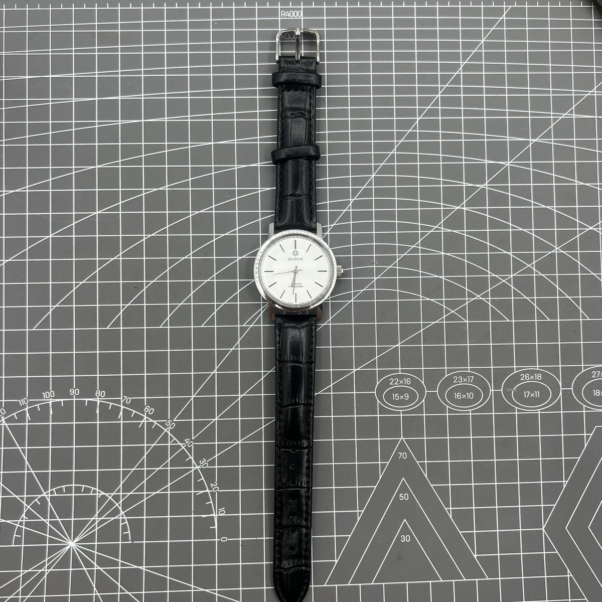 37mm China Baihua manual mechanical watch with 19 jewels, silver dial, shock-resistant design for durability