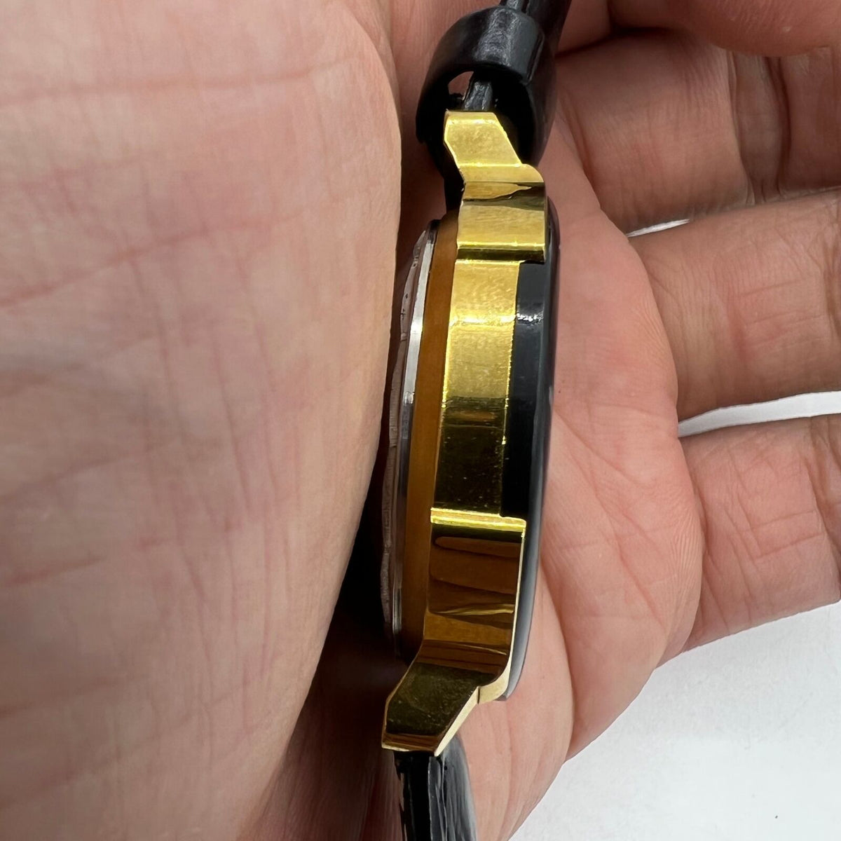 37mm Kongque automatic watch with black dial, Roman numerals, and 33 jewels for precise timekeeping.