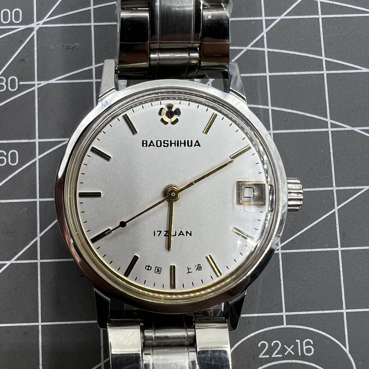 33mm Shanghai manual mechanical watch with single calendar, 17 jewels, shock-resistant design.