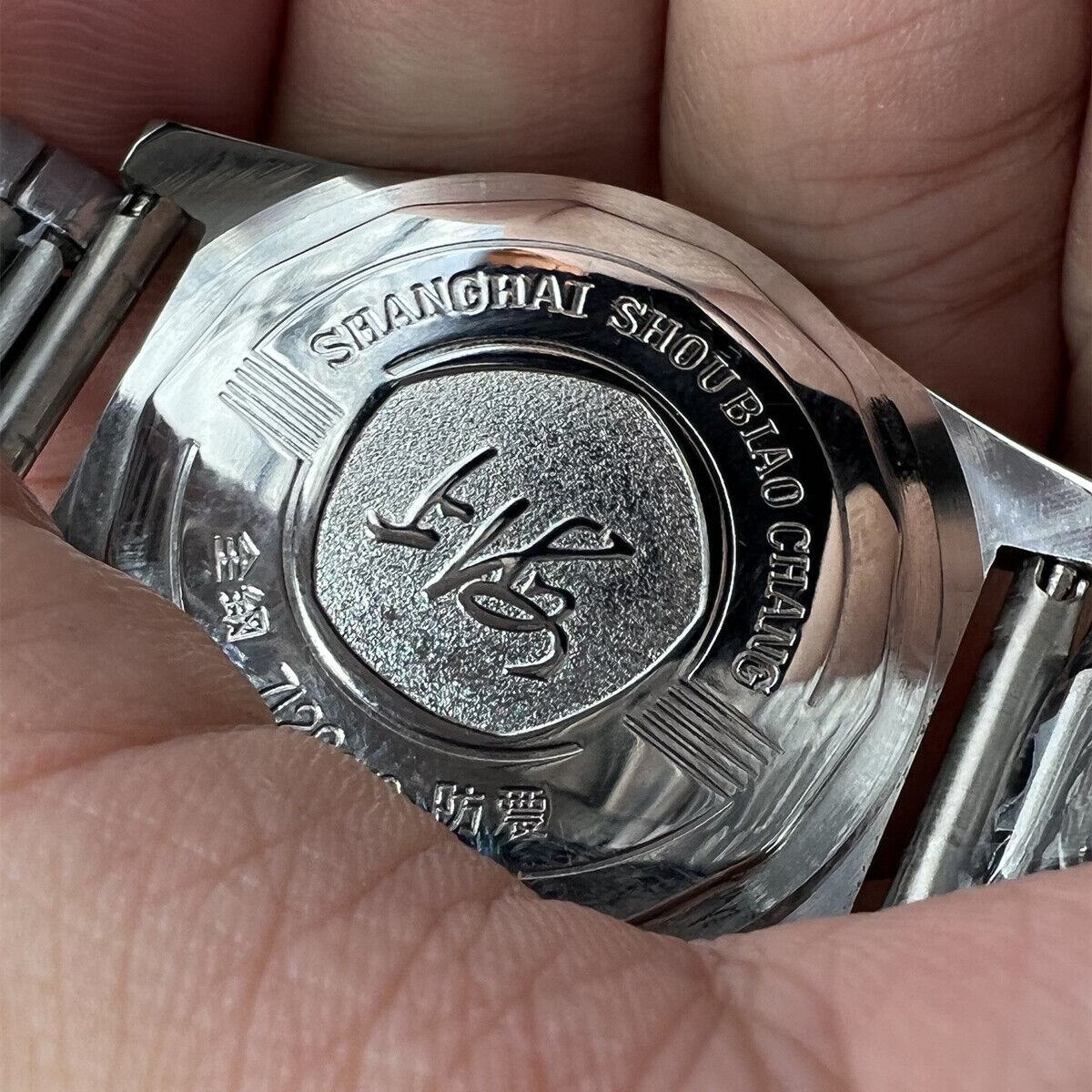37mm Shanghai Factory 7120 men's manual watch with vintage design and shock-resistant mechanical movement.