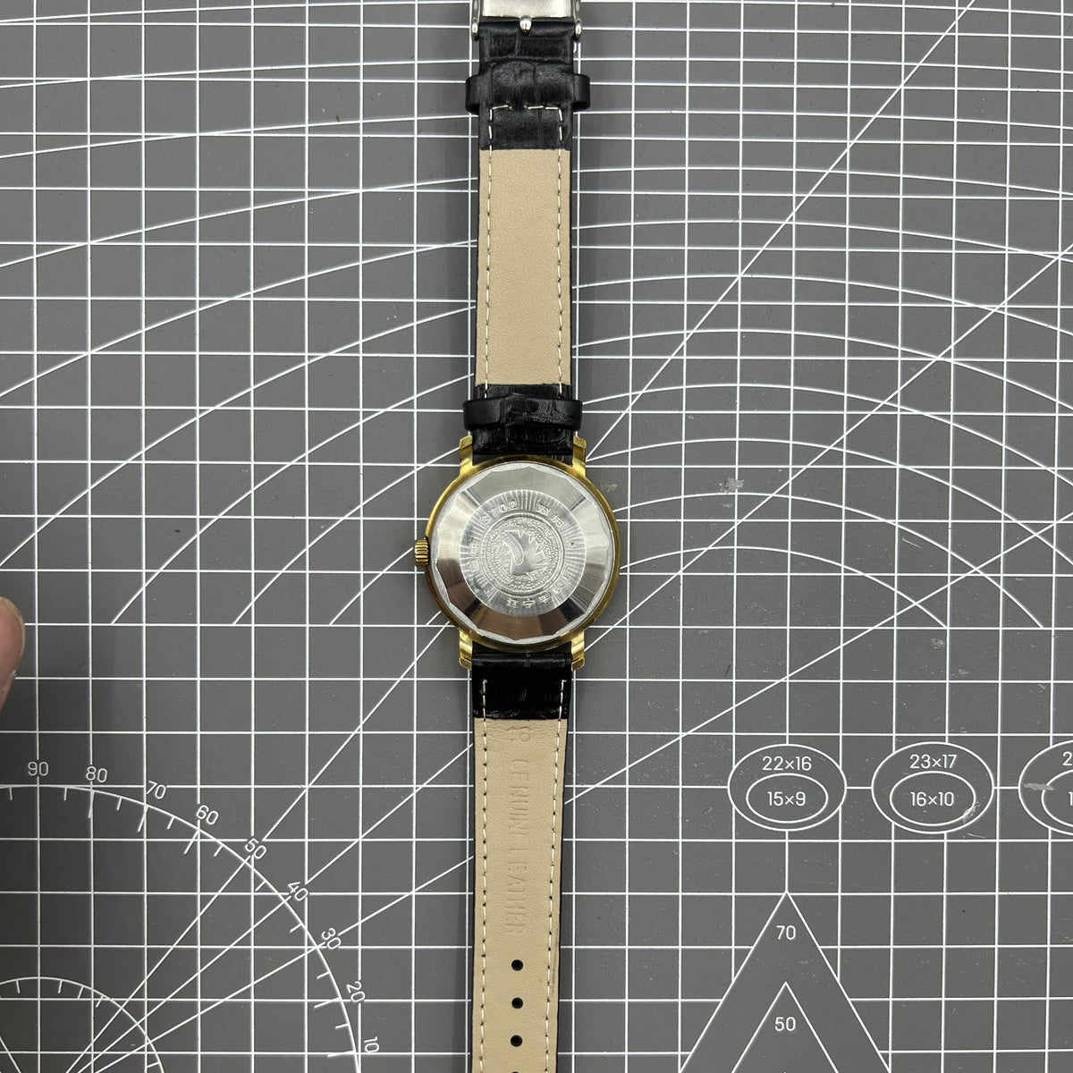 37mm Kongque automatic watch with black dial, double calendar, mechanical movement, and 33 jewels for precision.