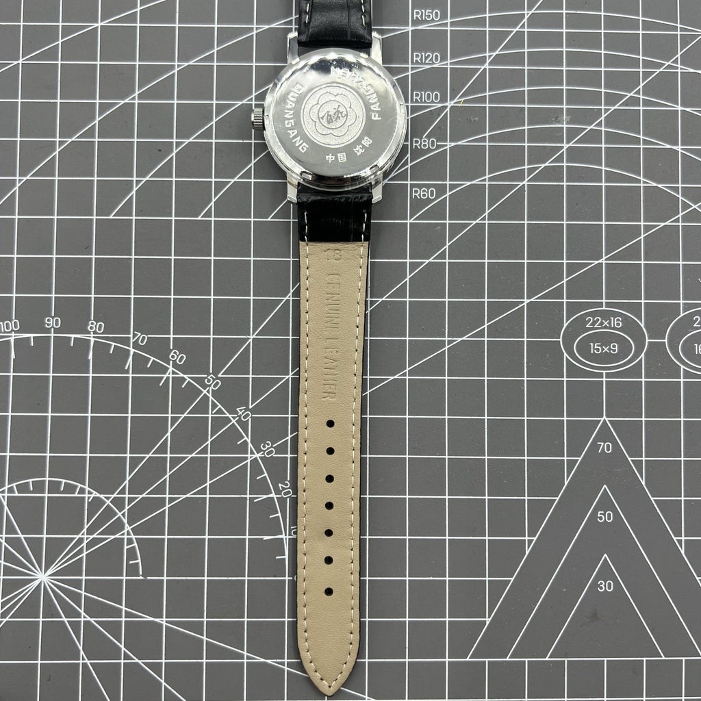 China Baihua 37mm manual watch with silver dial, 19 jewels, shock-resistant for lasting performance