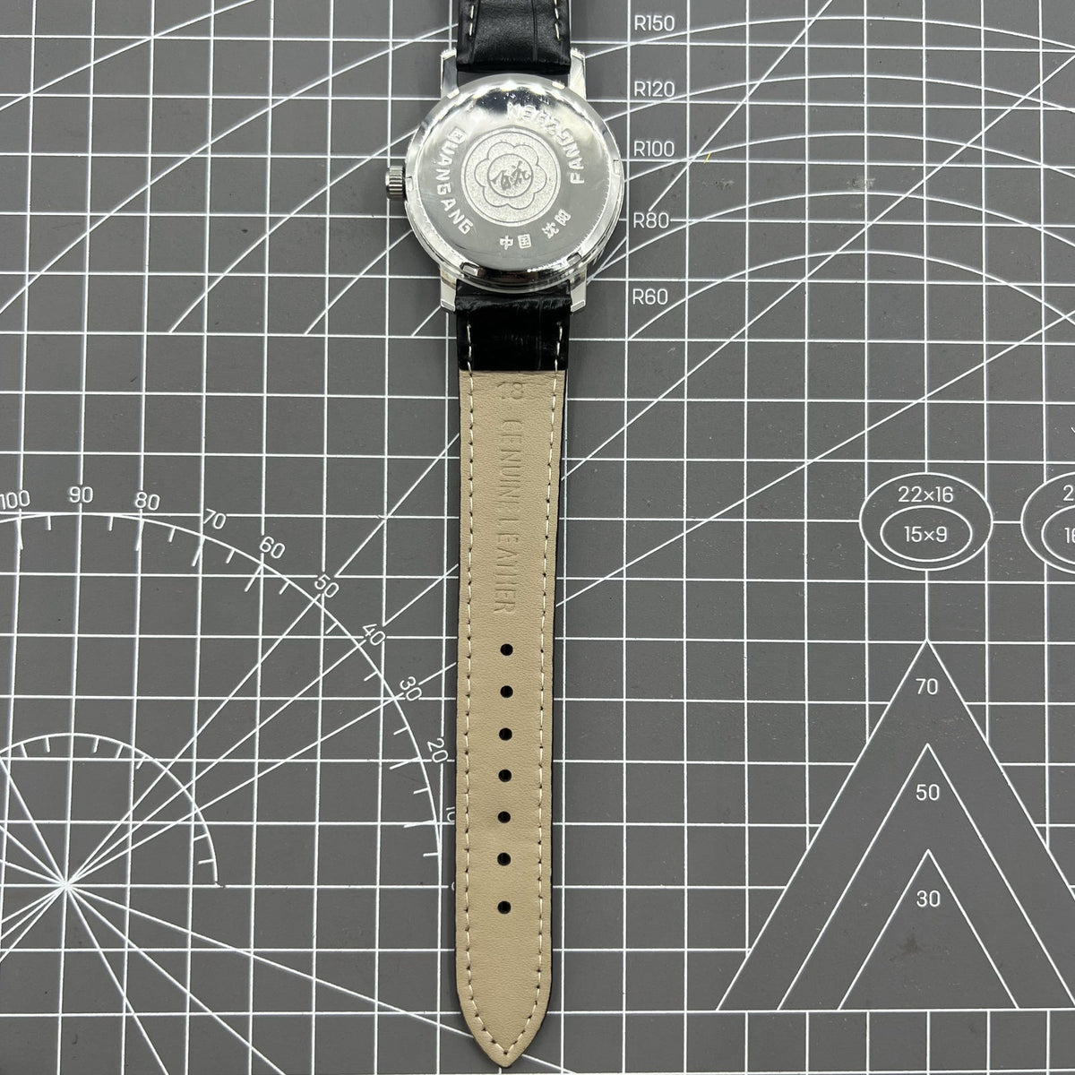 China Baihua 37mm manual watch with silver dial, 19 jewels, shock-resistant for lasting performance