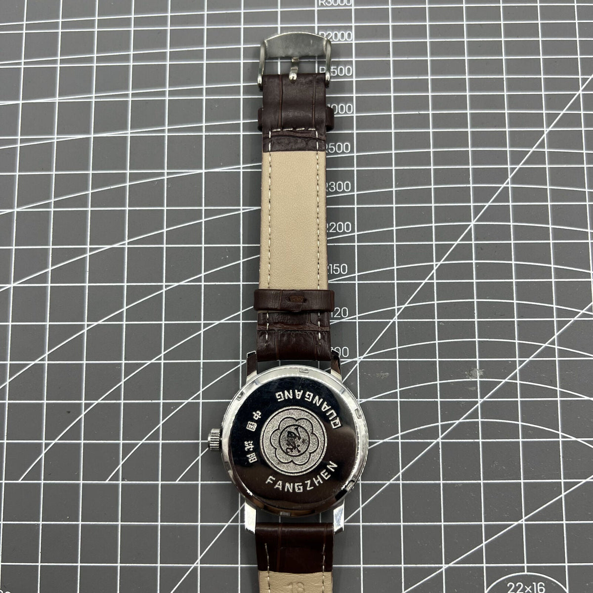 China Baihua 37mm manual watch with silver dial, 19 jewels, shock-resistant mechanical movement.