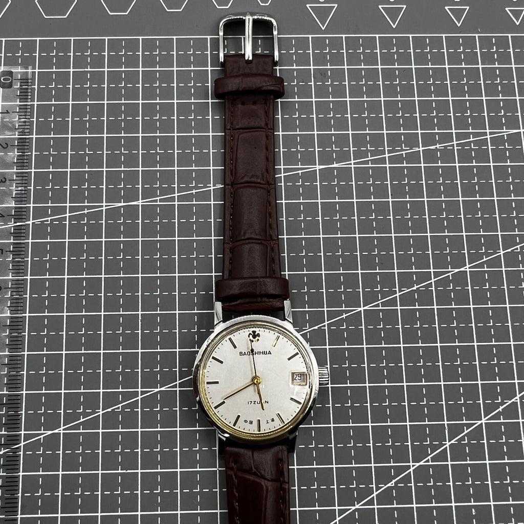 33mm Shanghai manual mechanical watch with single calendar, 17 jewels, shock-resistant design by Shanghai.
