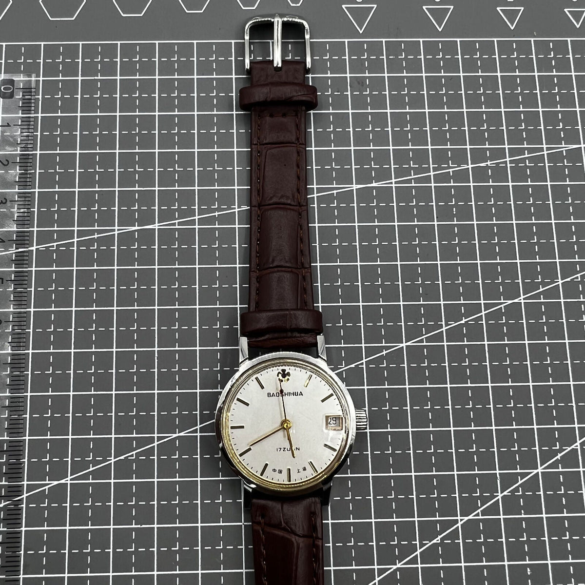 33mm Shanghai manual mechanical watch with single calendar, 17 jewels, shock-resistant design by Shanghai.