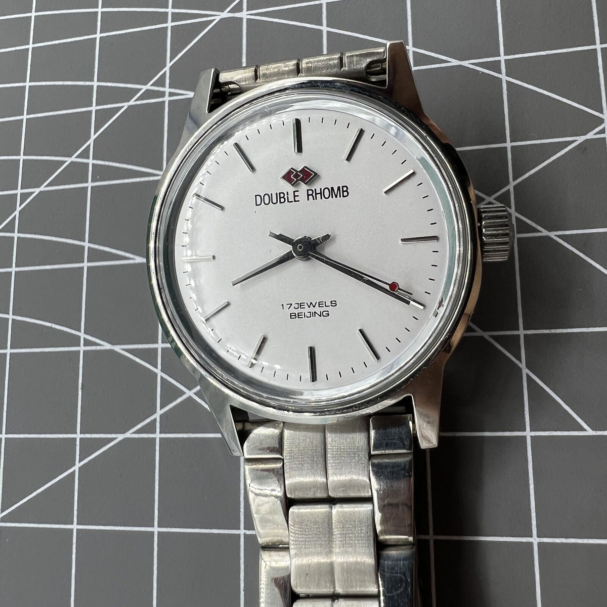 Beijing 31mm manual mechanical watch with silver case and three hands, stylish and precise timekeeping.