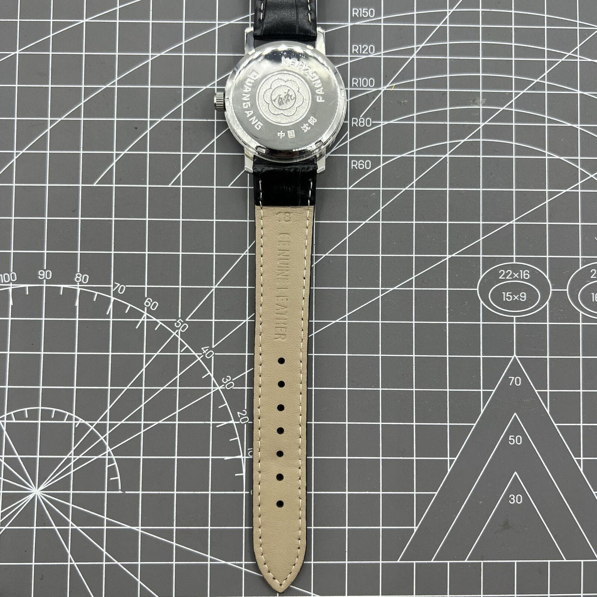 China Baihua 37mm manual mechanical watch with silver dial, 19 jewels, shock-resistant for long-lasting performance.