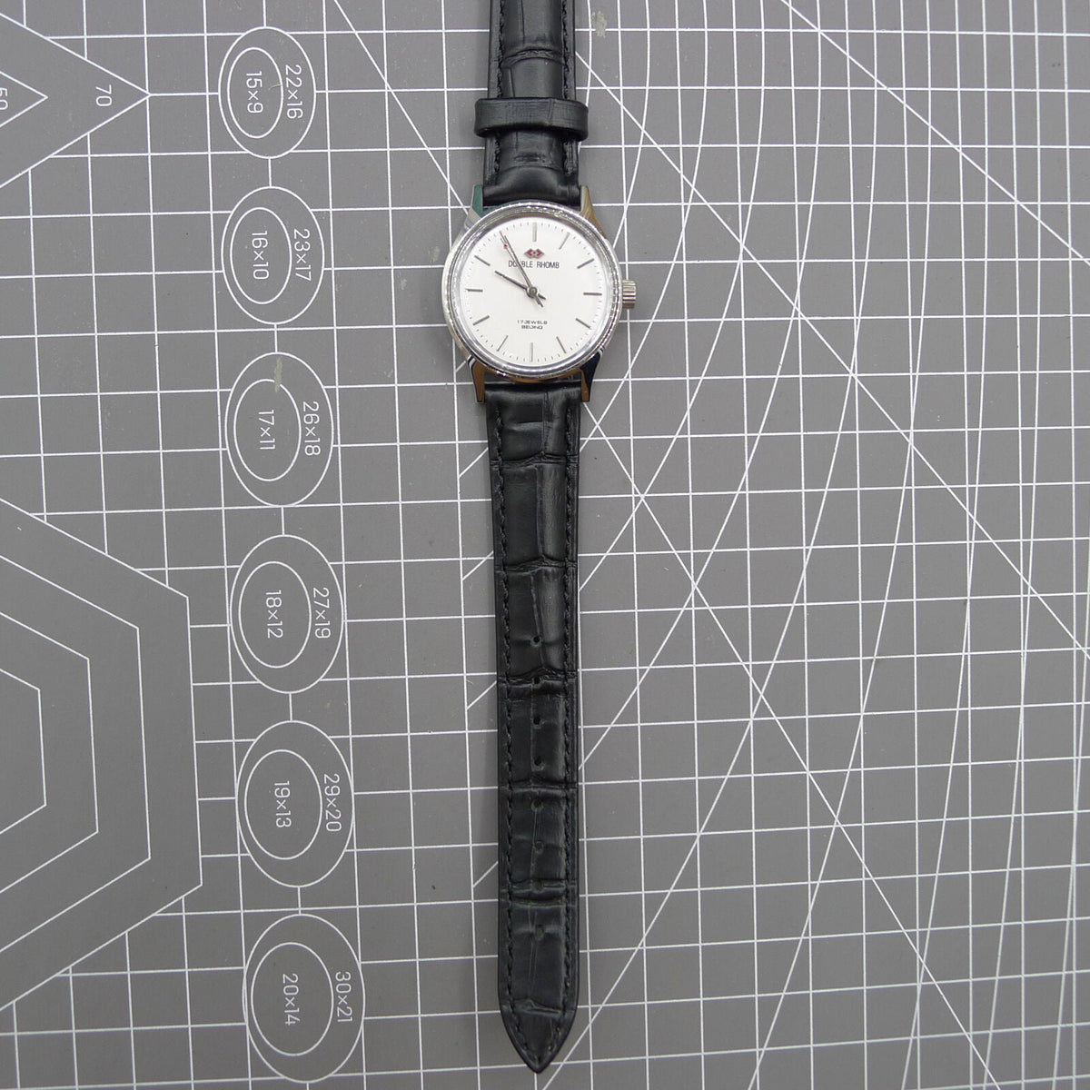 Silver 31mm Beijing Double Rhomb manual watch with three hands, elegant design for classic style.