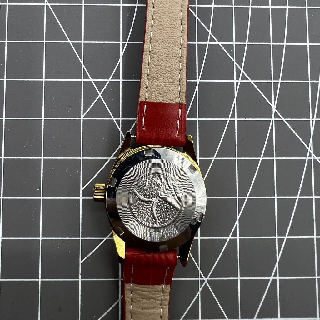 Golden dial Seagull lady watch with 19 jewels, manual mechanical movement, Tianjin-made elegant timepiece.