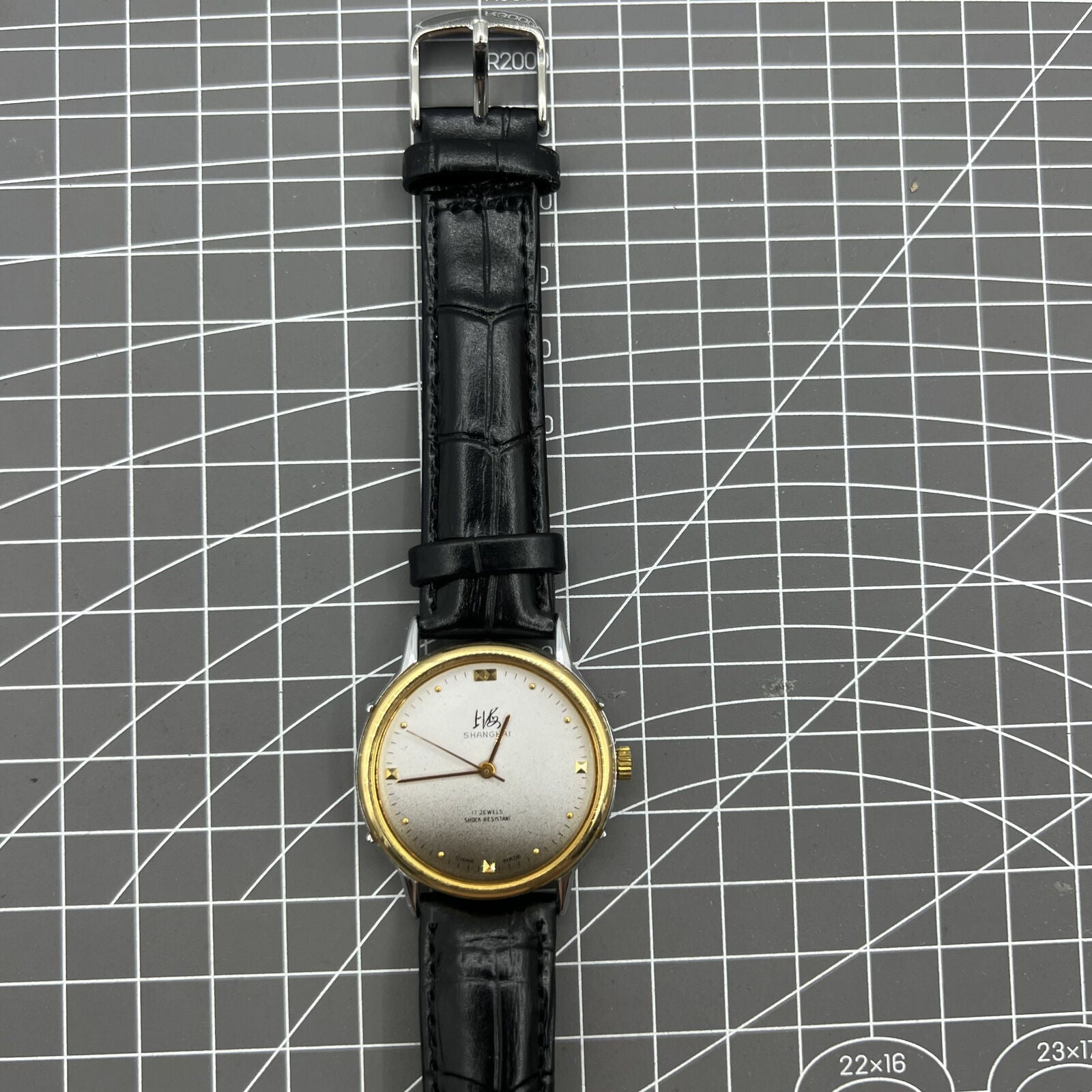 37mm Shanghai manual mechanical watch with gradient grey dial, 17 jewels, classic timepiece for everyday wear.