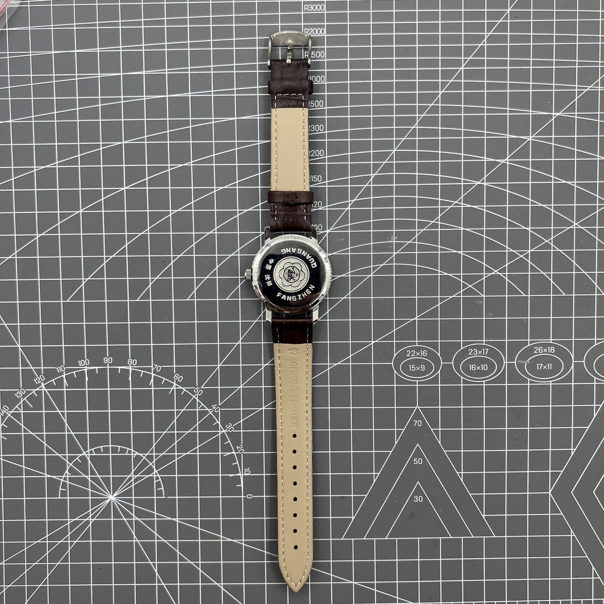 China Baihua 37mm manual mechanical watch with silver dial, 19 jewels, shock-resistant, classic style.