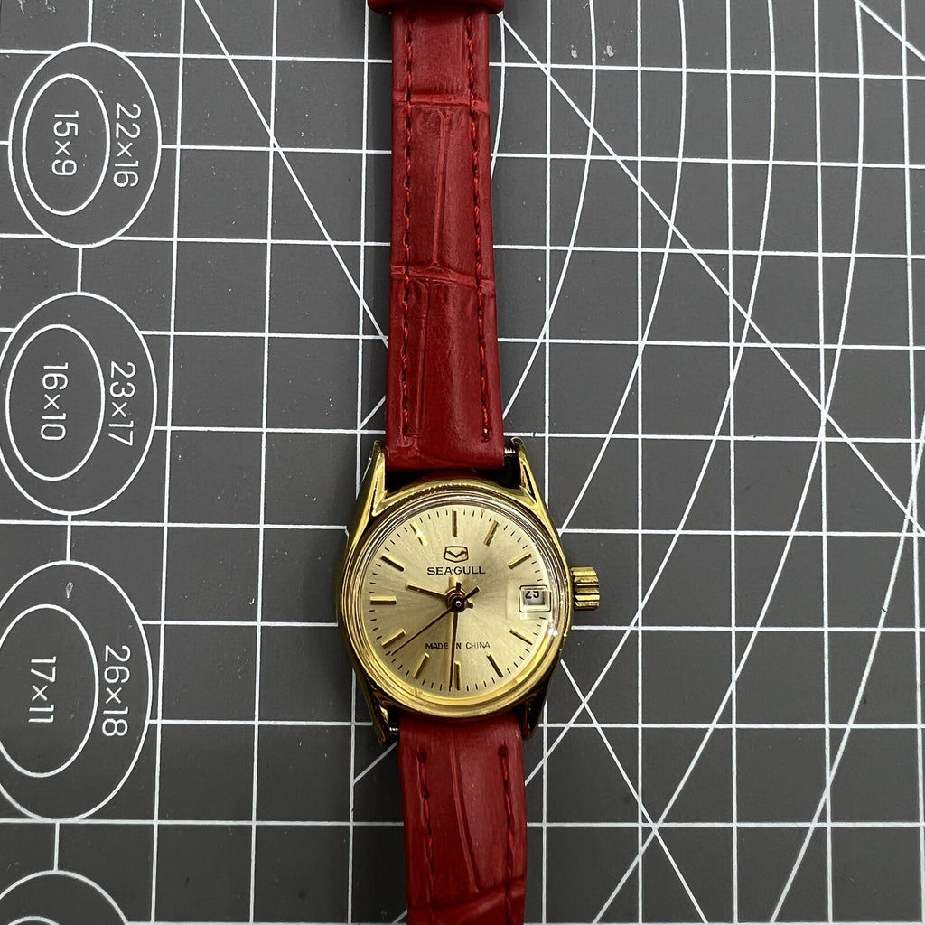 Seagull ladies watch with golden dial, 19-jewel manual mechanical movement, crafted in Tianjin, China.
