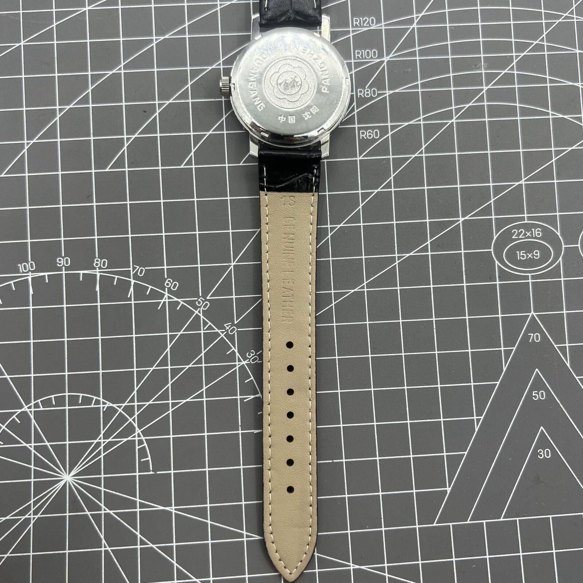 37mm Baihua manual mechanical watch with silver dial, 19 jewels, shock-resistant for long-lasting performance.