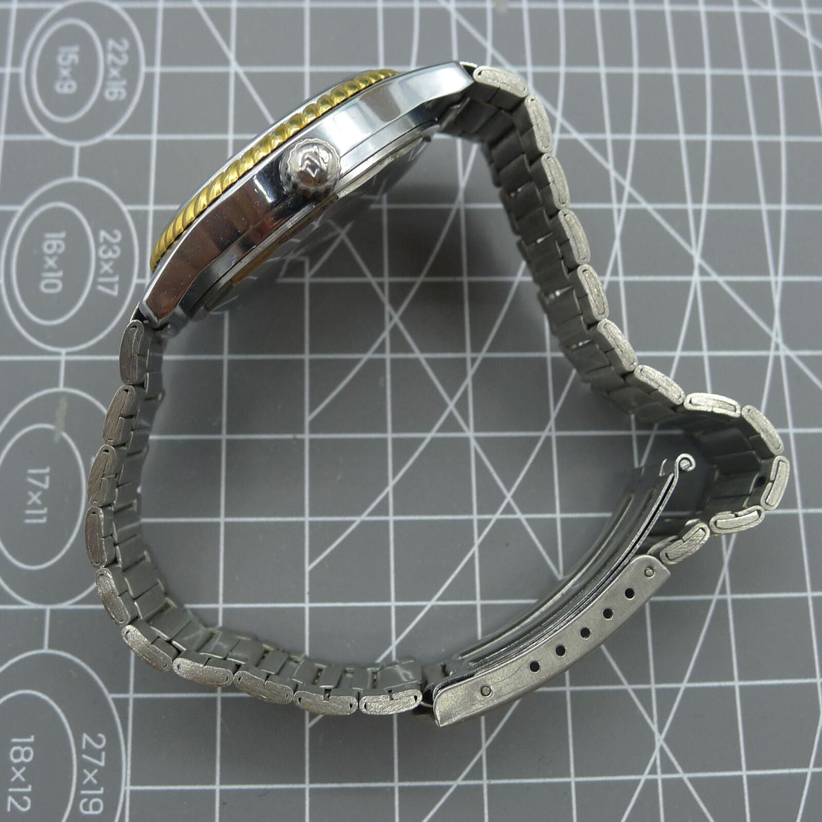 Shanghai Factory 36.5mm manual mechanical watch, 19 jewels, shock-resistant for durable, precise timekeeping.