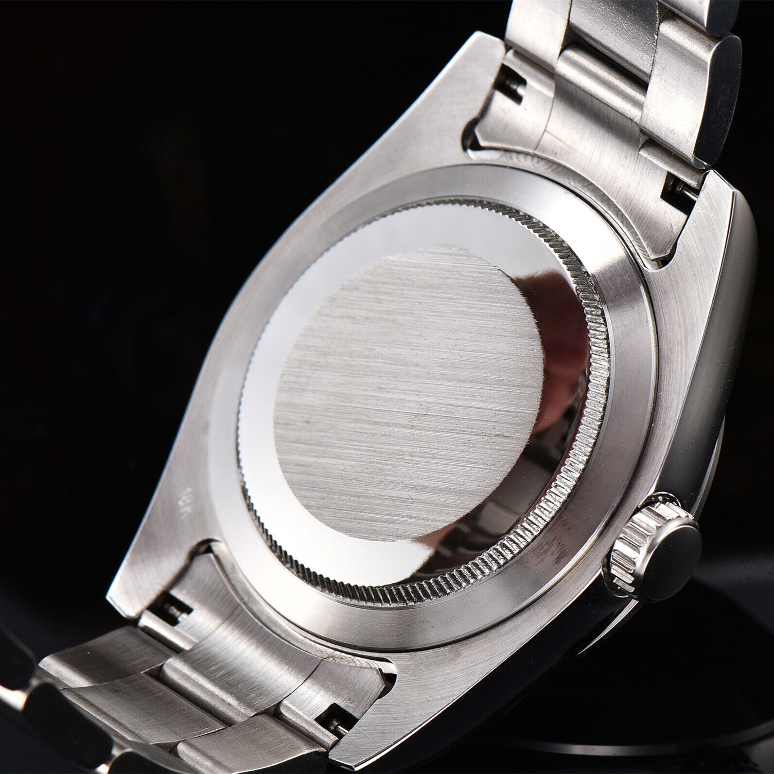 Men?s 40mm 316L stainless steel wristwatch, sapphire glass, waterproof with mechanical diving design and 3/6/9 markers.