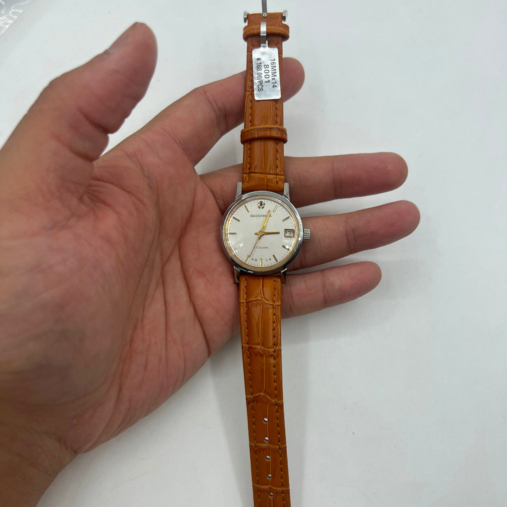 33mm Shanghai manual mechanical watch with single calendar, 17 jewels, shock-resistant design by Shanghai.