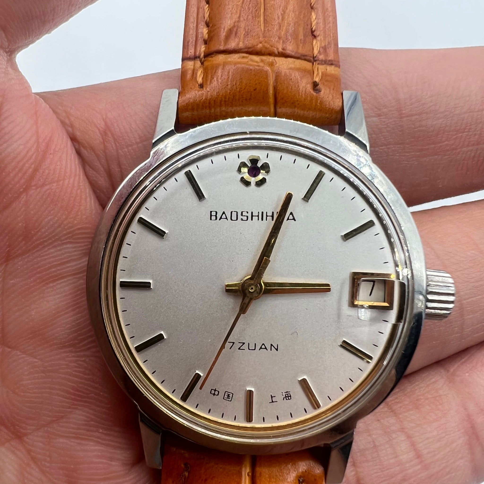 Shanghai 33mm manual mechanical watch with single calendar, 17 jewels, shock-resistant design in classic style.