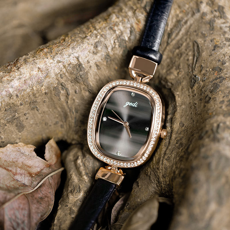 Women's Oval Creative Retro Minimalist Watch