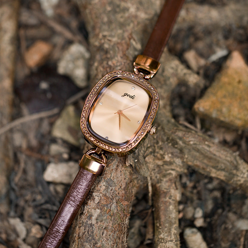 Women's Oval Creative Retro Minimalist Watch
