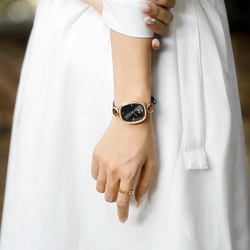Women's Oval Creative Retro Minimalist Watch