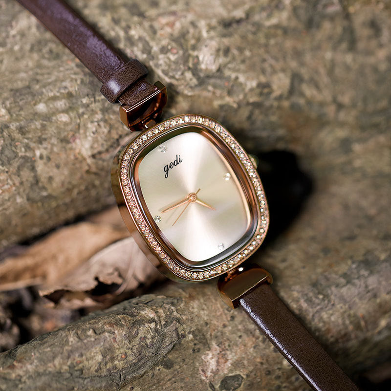 Women's Oval Creative Retro Minimalist Watch