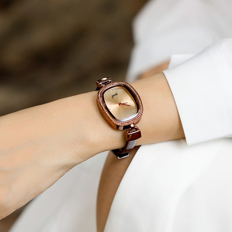 Women's Oval Creative Retro Minimalist Watch