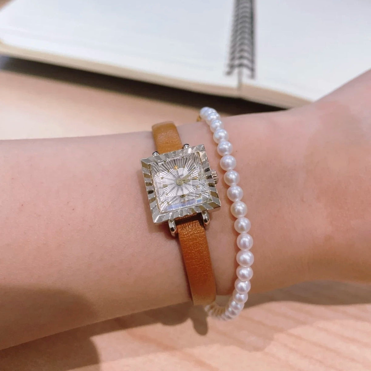 nojess Ladies Mini Square Gem-Cut Dial Watch Leather Strap Japan Exquisite