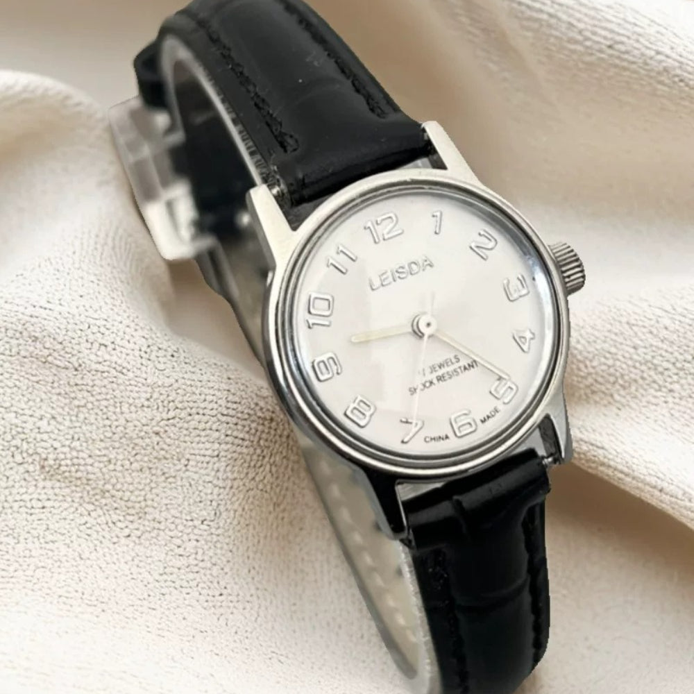 LEISDA Ladies 5520 Manual Wind Mechanical Watch Small Minimalist Vintage NOS