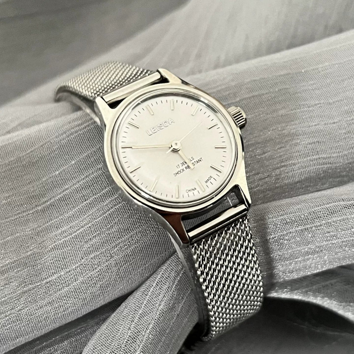 LEISDA Ladies 5520 Manual Wind Mechanical Watch Small Minimalist Vintage