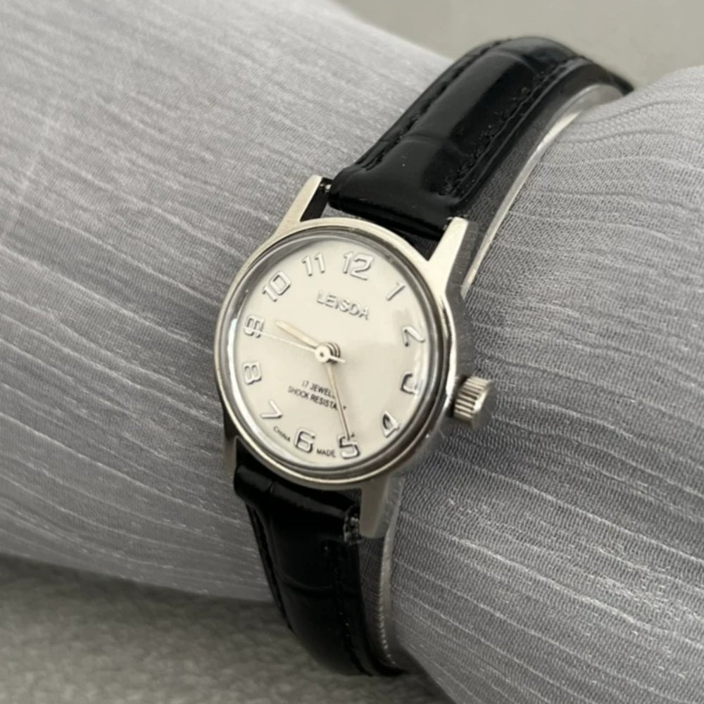 LEISDA Ladies 5520 Manual Wind Mechanical Watch Small Minimalist Vintage NOS