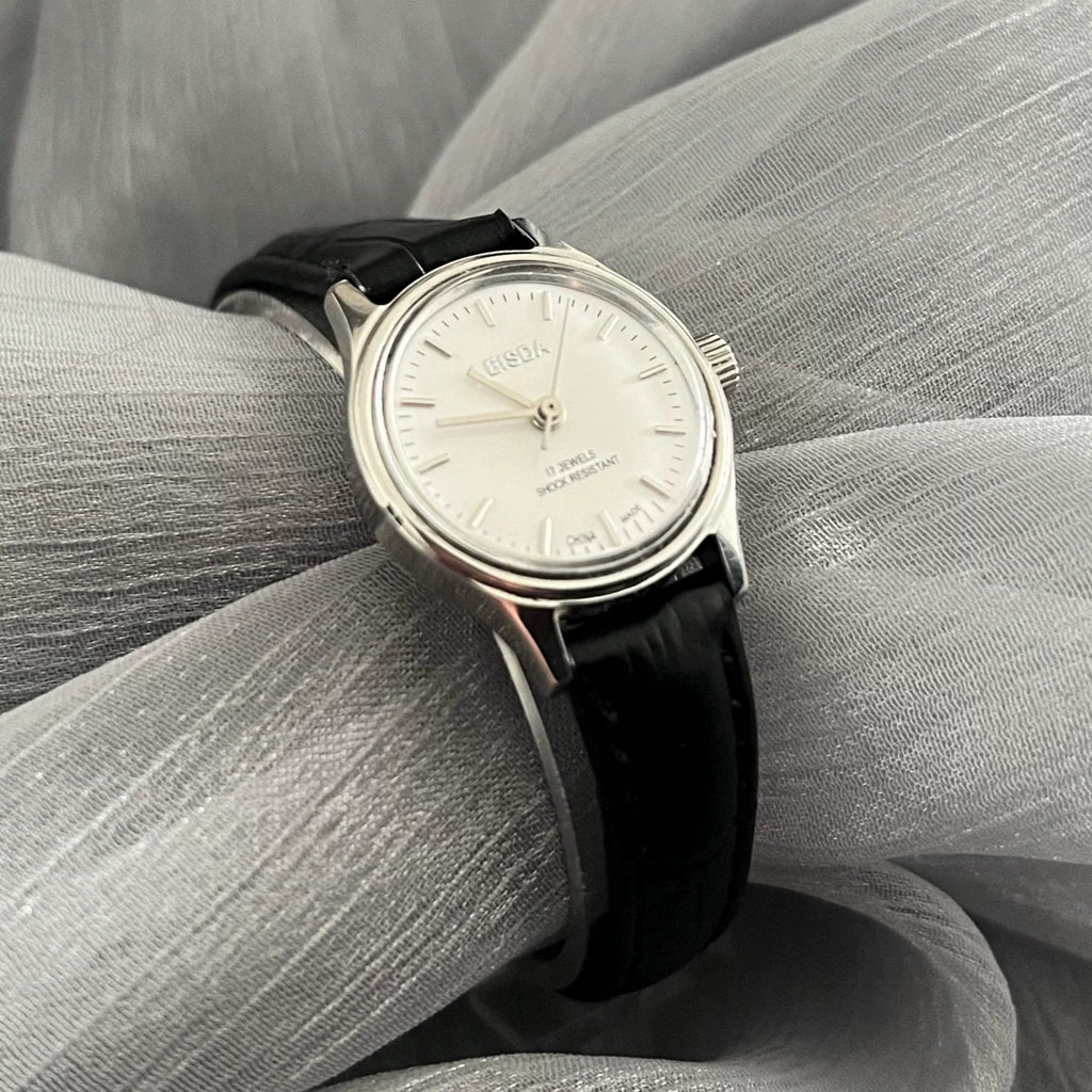 LEISDA Ladies 5520 Manual Wind Mechanical Watch Small Minimalist Vintage