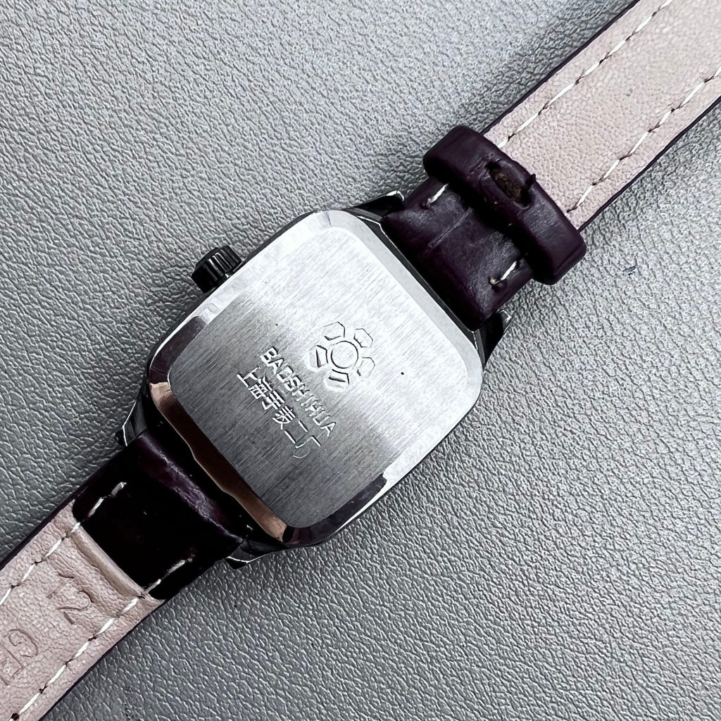 33mm Dandong golden dial manual watch with square case, 17 jewels, elegant mechanical timepiece by Dandong.