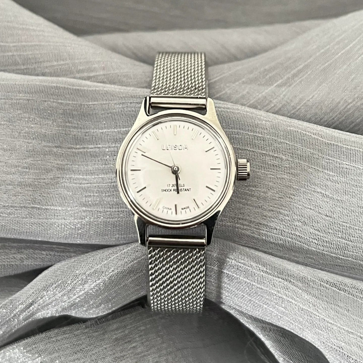 LEISDA Ladies 5520 Manual Wind Mechanical Watch Small Minimalist Vintage