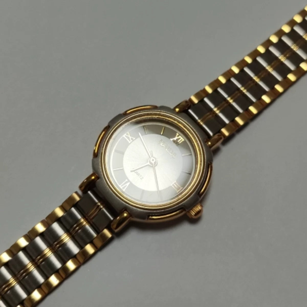 HAIDA Two-Tone Vintage Quartz Watch Round Glass Crystal NOS Third Factory