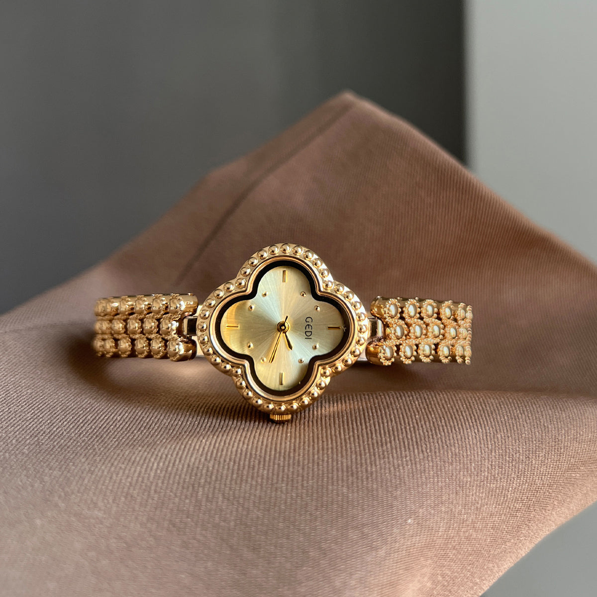 Women's Four-Leaf Clover Rhinestone Bracelet Quartz Watch